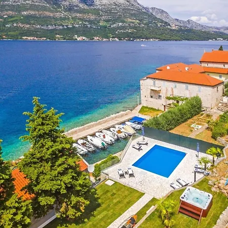 Luxury Seafront Gabriela With Pool And Gym Βίλα *