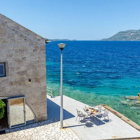 Luxury Seafront Gabriela With Pool And Gym * Κόρτσουλα