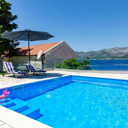 Luxury Seafront Gabriela With Pool And Gym *