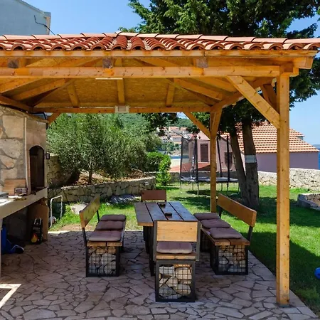 Βίλα Luxury Seafront Gabriela With Pool And Gym Κόρτσουλα