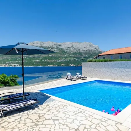 Luxury Seafront Gabriela With Pool And Gym Βίλα Κόρτσουλα