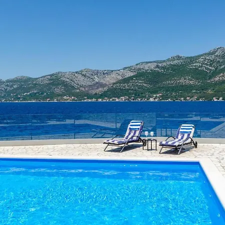 Luxury Seafront Gabriela With Pool And Gym * Κόρτσουλα