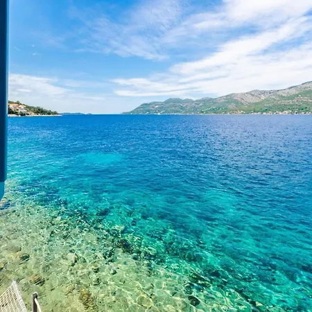 Luxury Seafront Gabriela With Pool And Gym Villa *
