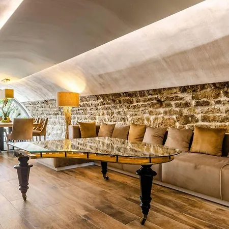 Luxury Seafront Gabriela With Pool And Gym