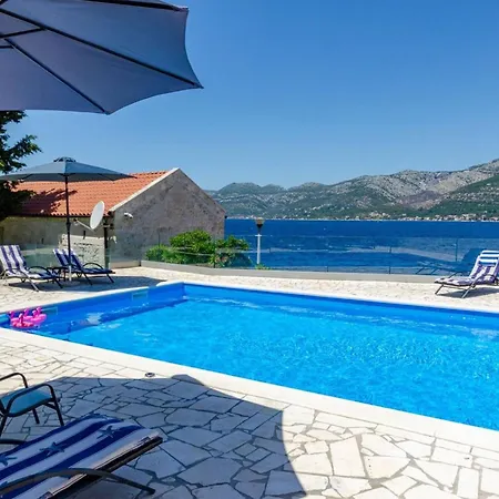 Villa Luxury Seafront Gabriela With Pool And Gym