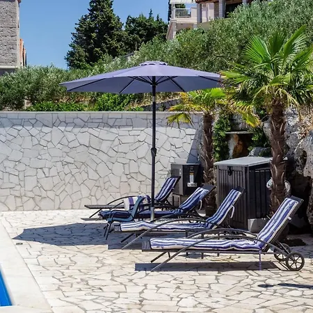 Luxury Seafront Gabriela With Pool And Gym Korčula