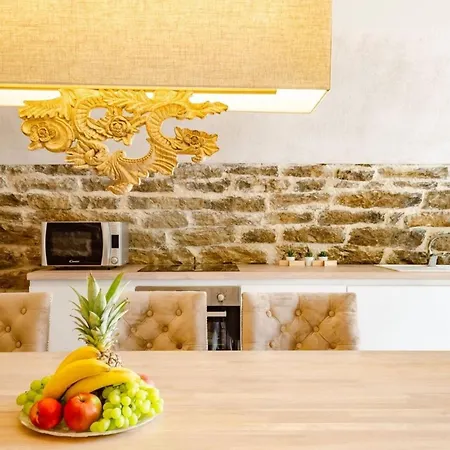 Villa Luxury Seafront Gabriela With Pool And Gym *