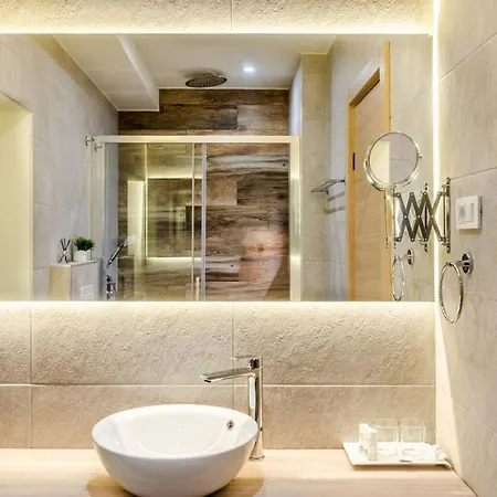Villa Luxury Seafront Gabriela With Pool And Gym