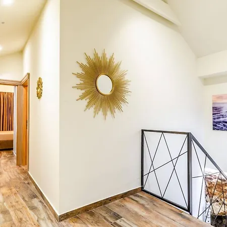 Luxury Seafront Gabriela With Pool And Gym