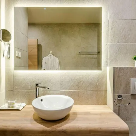 Villa Luxury Seafront Gabriela With Pool And Gym