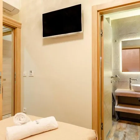 Luxury Seafront Gabriela With Pool And Gym