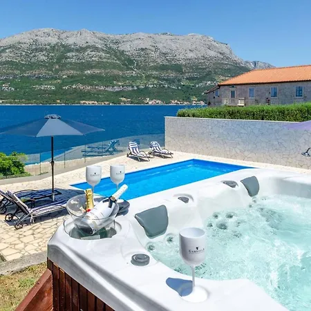 Luxury Seafront Gabriela With Pool And Gym *