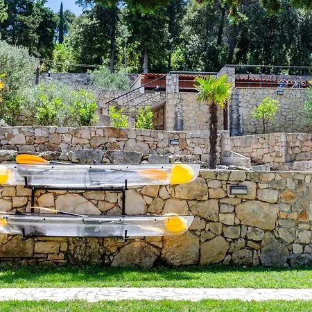 Villa Luxury Seafront Gabriela With Pool And Gym