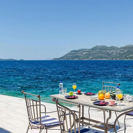 Villa Luxury Seafront Gabriela With Pool And Gym Korčula