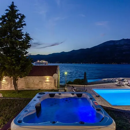 Villa Luxury Seafront Gabriela With Pool And Gym Korčula
