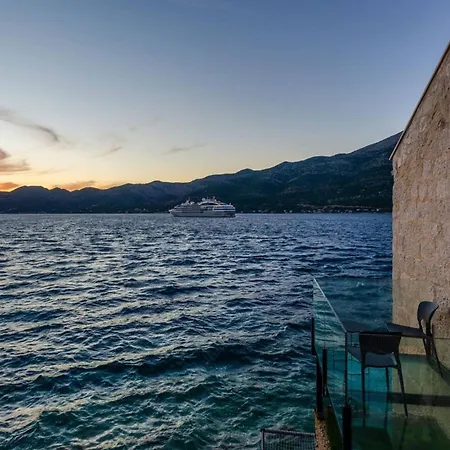 Villa Luxury Seafront Gabriela With Pool And Gym